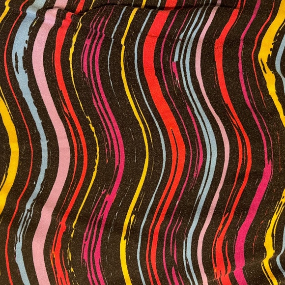 Groovy tall and curvy LuLaRoe leggings. - Picture 3 of 3